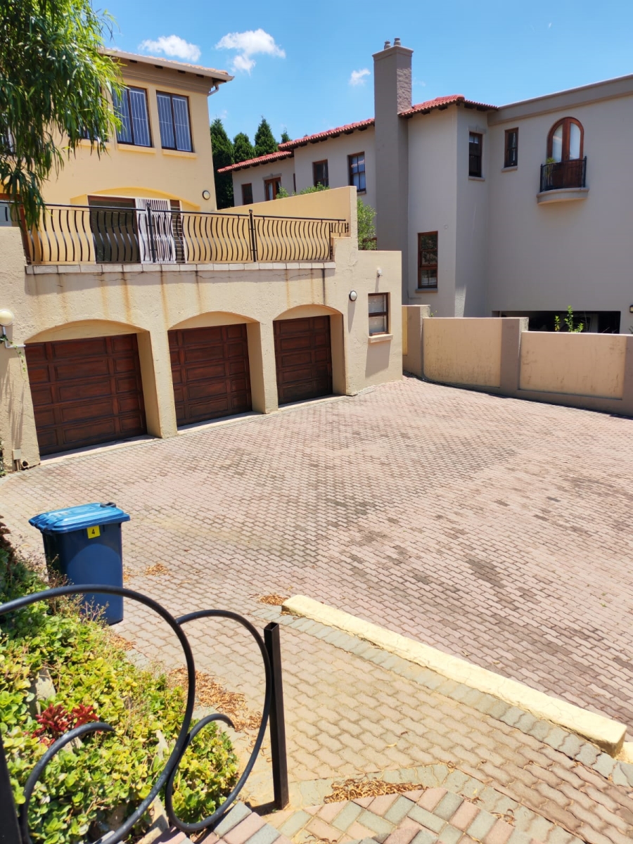 5 Bedroom Property for Sale in Waterkloof Ridge Gauteng