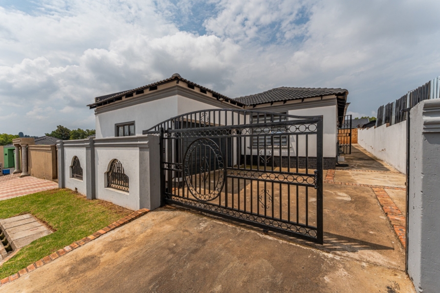 To Let 4 Bedroom Property for Rent in Mindalore Gauteng