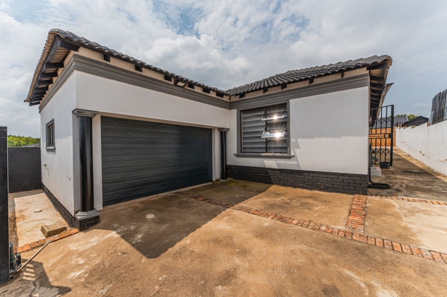 To Let 4 Bedroom Property for Rent in Mindalore Gauteng
