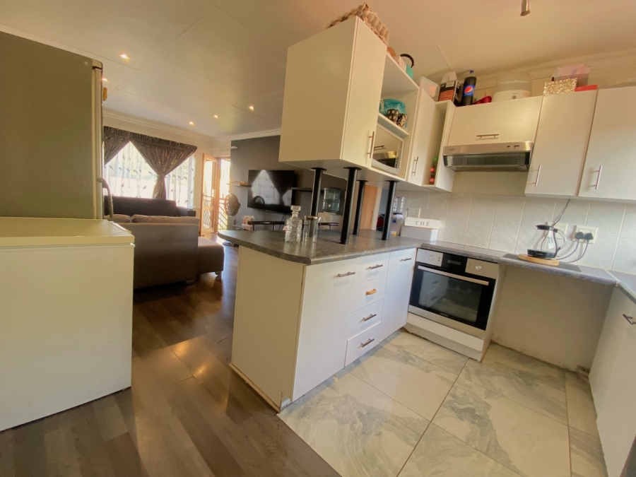 2 Bedroom Property for Sale in Fairland Gauteng