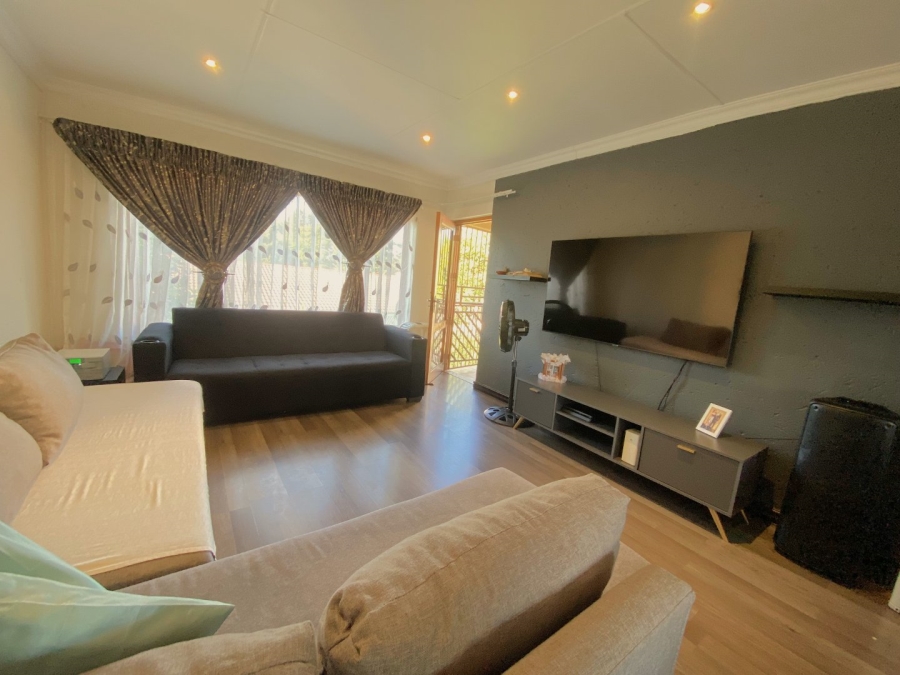 2 Bedroom Property for Sale in Fairland Gauteng