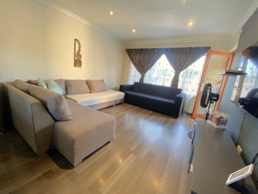 2 Bedroom Property for Sale in Fairland Gauteng
