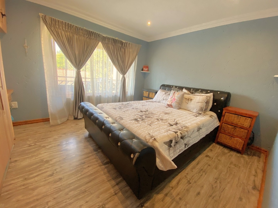 2 Bedroom Property for Sale in Fairland Gauteng