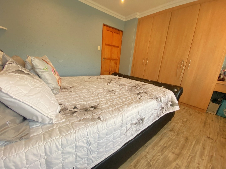 2 Bedroom Property for Sale in Fairland Gauteng