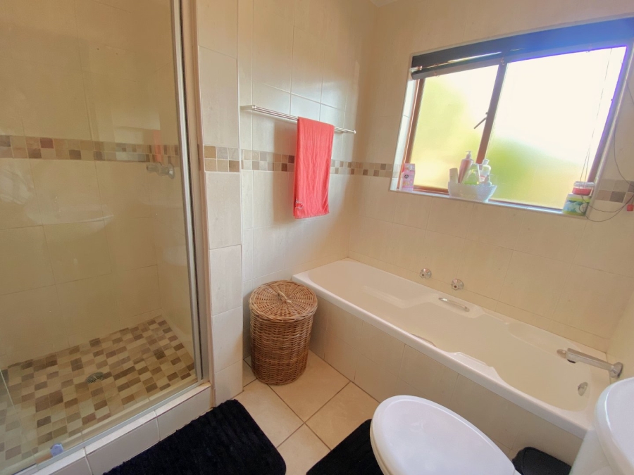 2 Bedroom Property for Sale in Fairland Gauteng