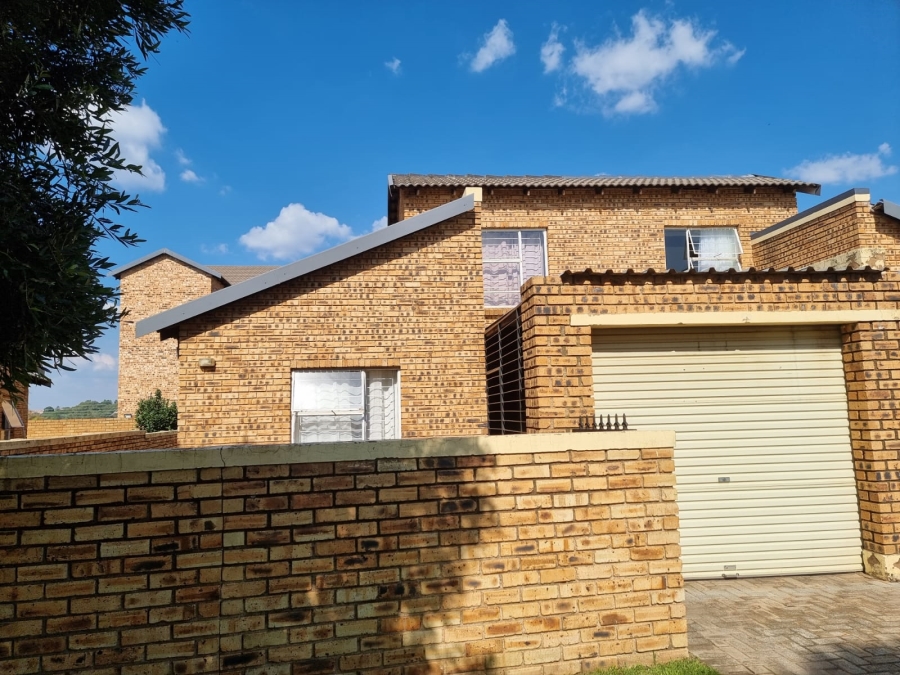 3 Bedroom Property for Sale in Honeydew Gauteng