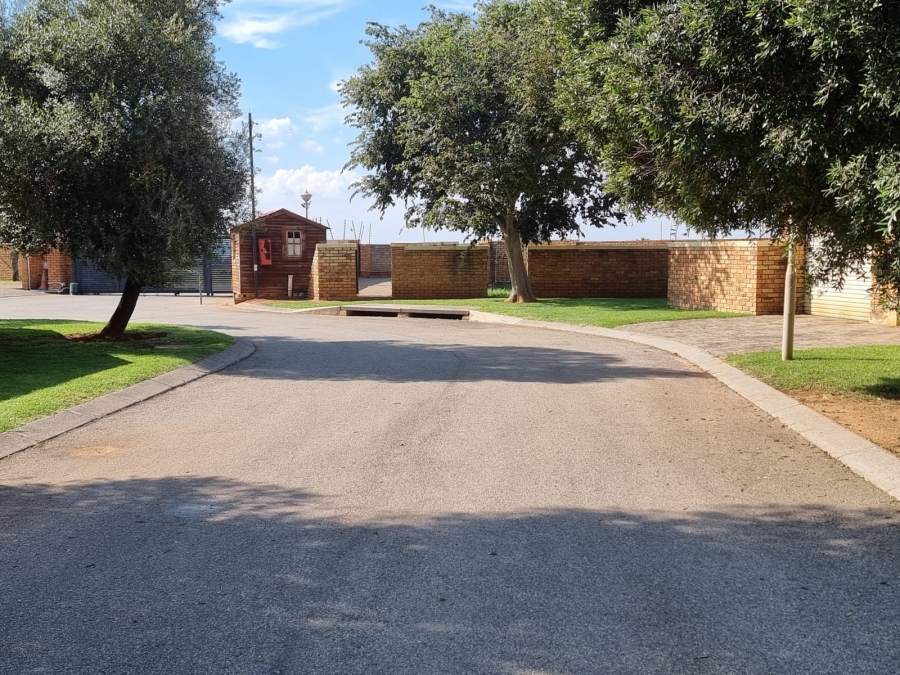 3 Bedroom Property for Sale in Honeydew Gauteng