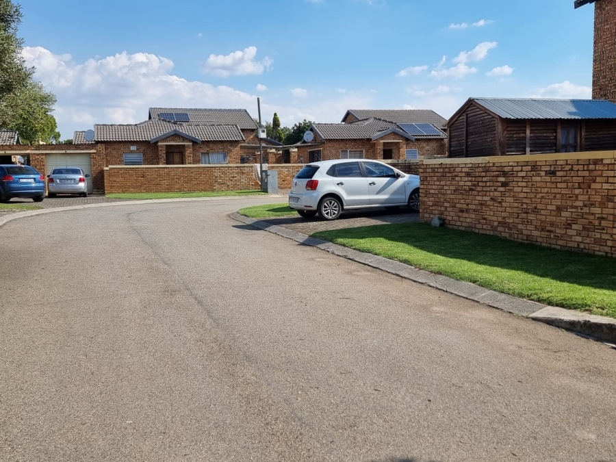 3 Bedroom Property for Sale in Honeydew Gauteng