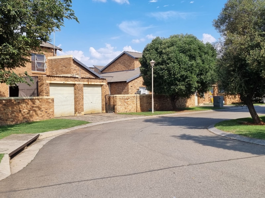 3 Bedroom Property for Sale in Honeydew Gauteng