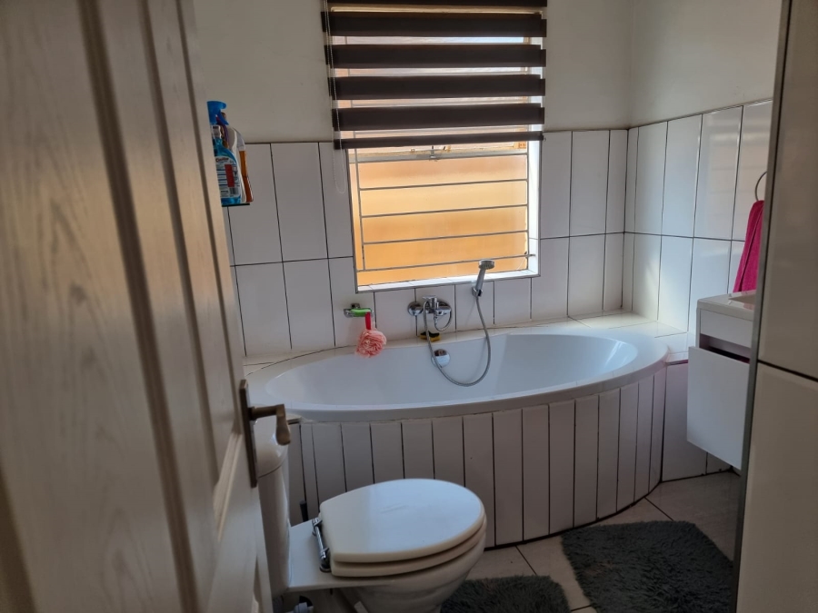 3 Bedroom Property for Sale in Honeydew Gauteng