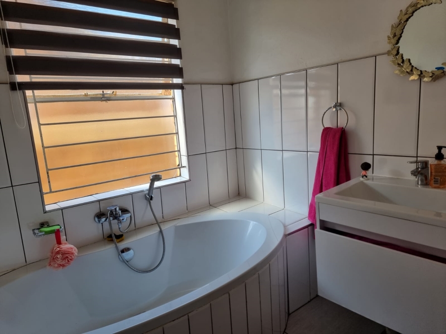 3 Bedroom Property for Sale in Honeydew Gauteng