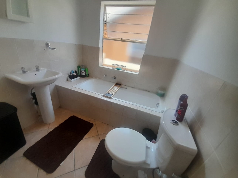 1 Bedroom Property for Sale in Honeydew Gauteng