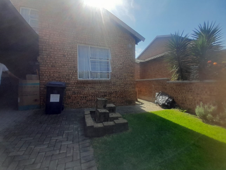 1 Bedroom Property for Sale in Honeydew Gauteng