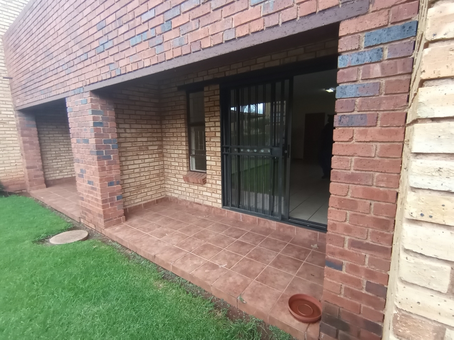 To Let 2 Bedroom Property for Rent in Sugar Bush Estate Gauteng
