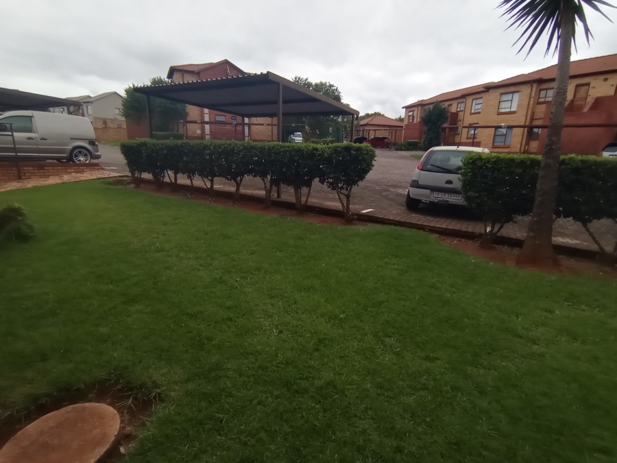 To Let 2 Bedroom Property for Rent in Sugar Bush Estate Gauteng