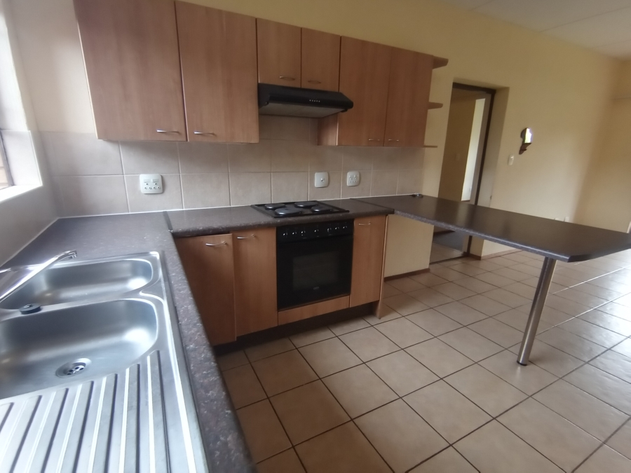 To Let 2 Bedroom Property for Rent in Sugar Bush Estate Gauteng