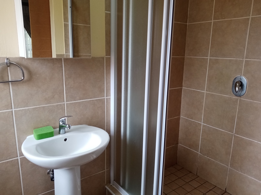 To Let 2 Bedroom Property for Rent in Sugar Bush Estate Gauteng