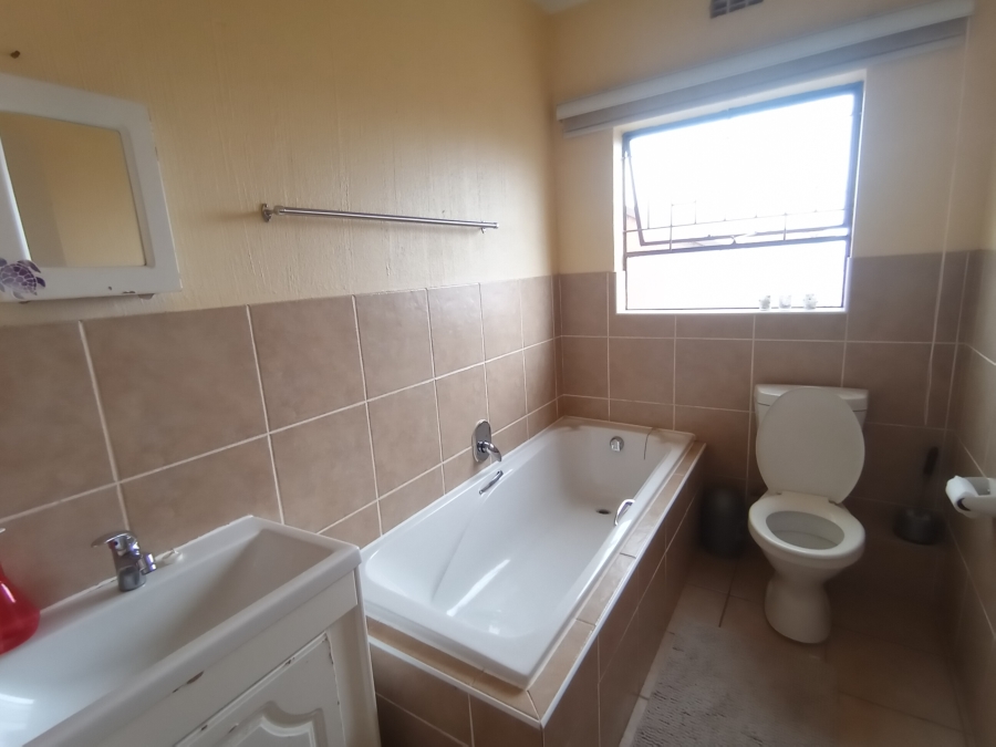 To Let 2 Bedroom Property for Rent in Sugar Bush Estate Gauteng