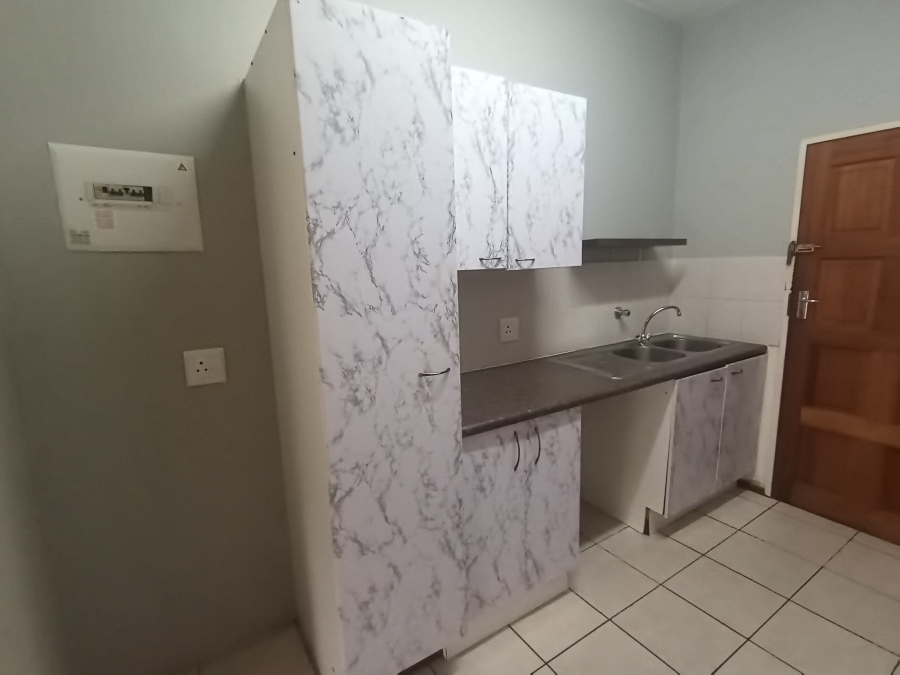 2 Bedroom Property for Sale in Roodekrans Gauteng