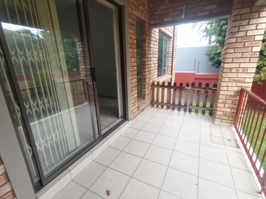 2 Bedroom Property for Sale in Roodekrans Gauteng
