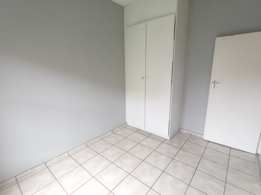 2 Bedroom Property for Sale in Roodekrans Gauteng