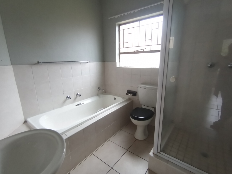 2 Bedroom Property for Sale in Roodekrans Gauteng