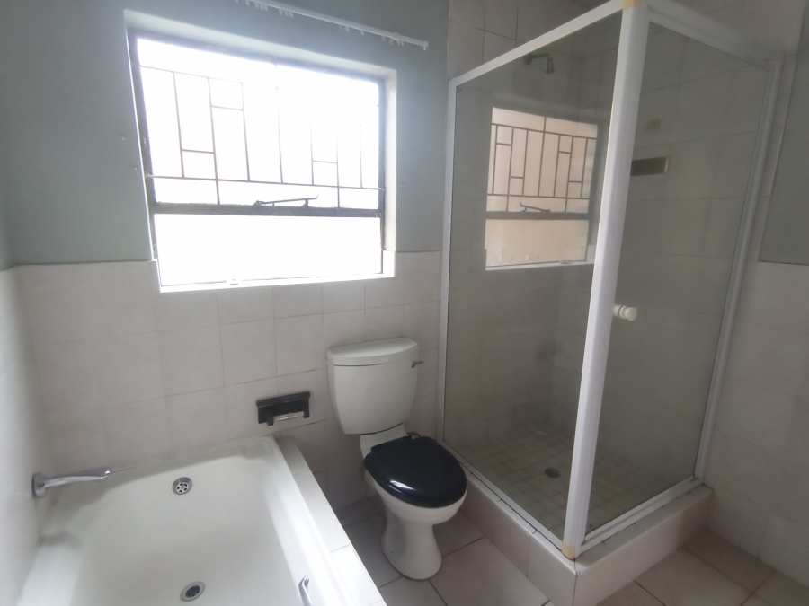 2 Bedroom Property for Sale in Roodekrans Gauteng