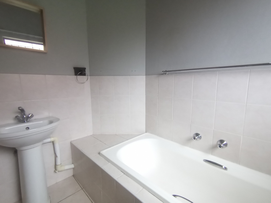 2 Bedroom Property for Sale in Roodekrans Gauteng