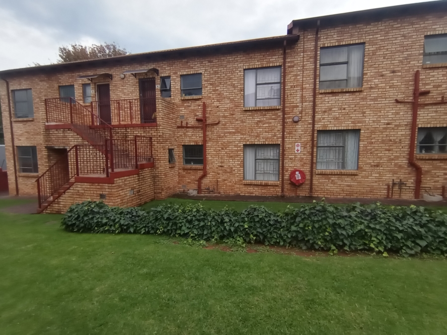 2 Bedroom Property for Sale in Roodekrans Gauteng