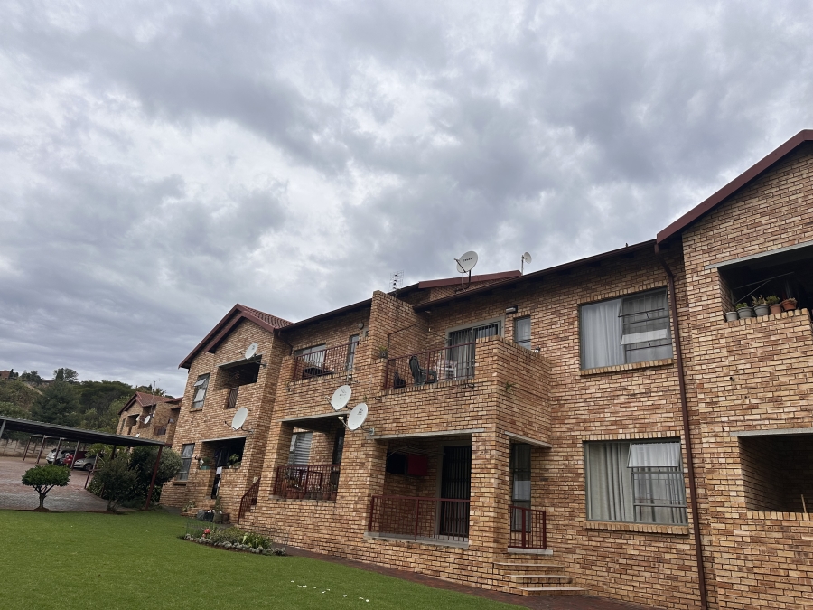To Let 2 Bedroom Property for Rent in Roodekrans Gauteng
