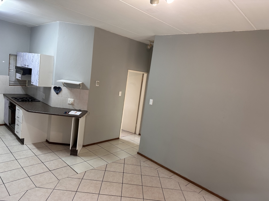 To Let 2 Bedroom Property for Rent in Roodekrans Gauteng