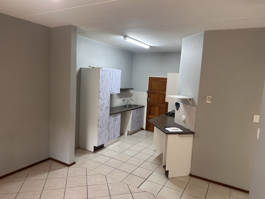 To Let 2 Bedroom Property for Rent in Roodekrans Gauteng