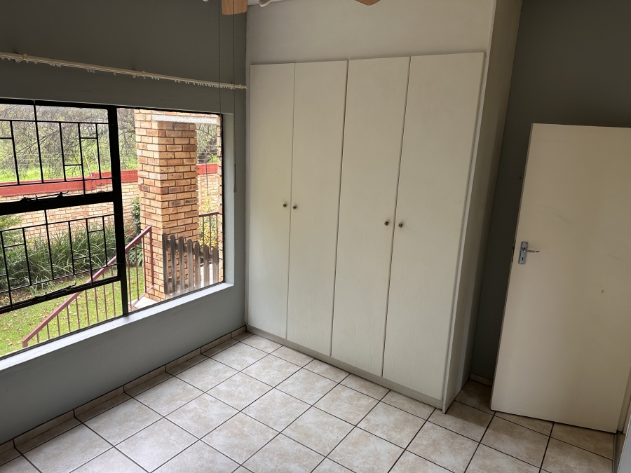 To Let 2 Bedroom Property for Rent in Roodekrans Gauteng
