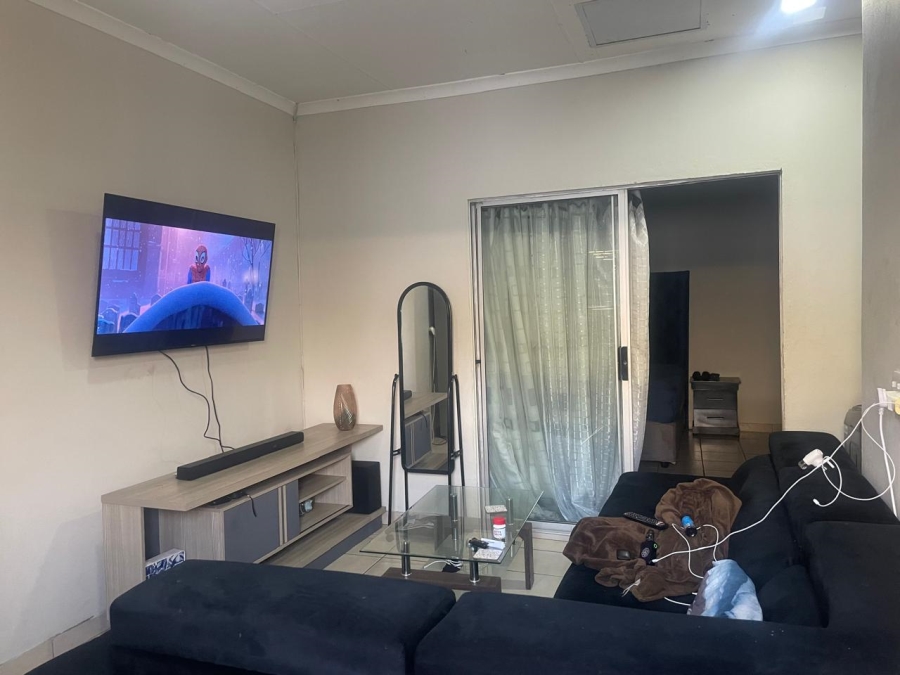 To Let 1 Bedroom Property for Rent in Delville Gauteng