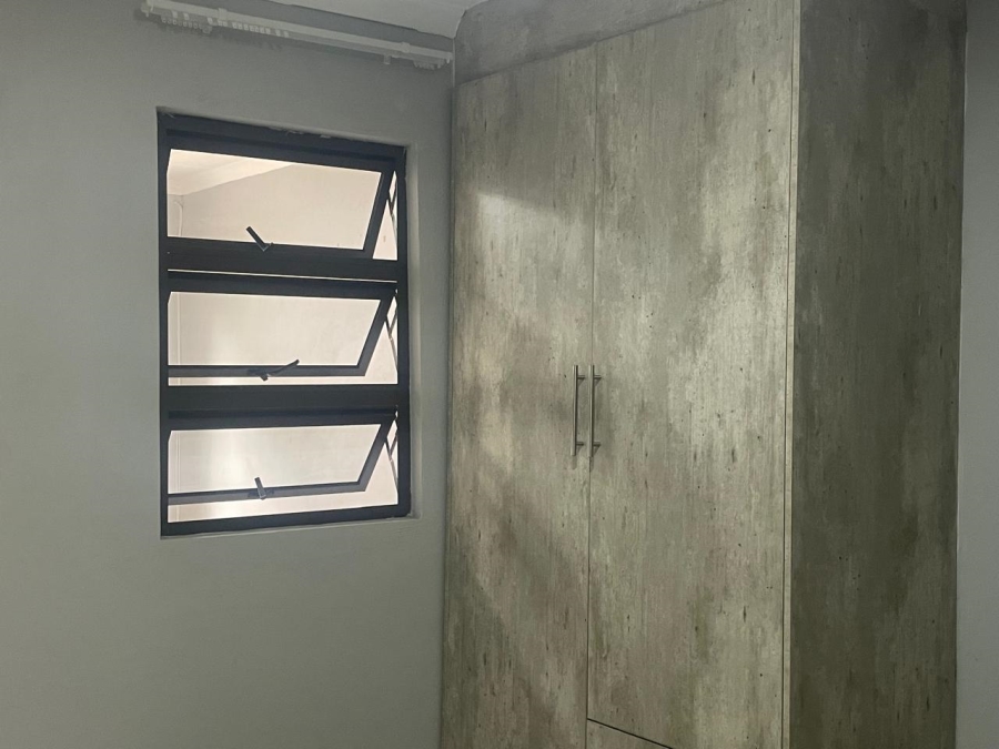 To Let 1 Bedroom Property for Rent in Delville Gauteng