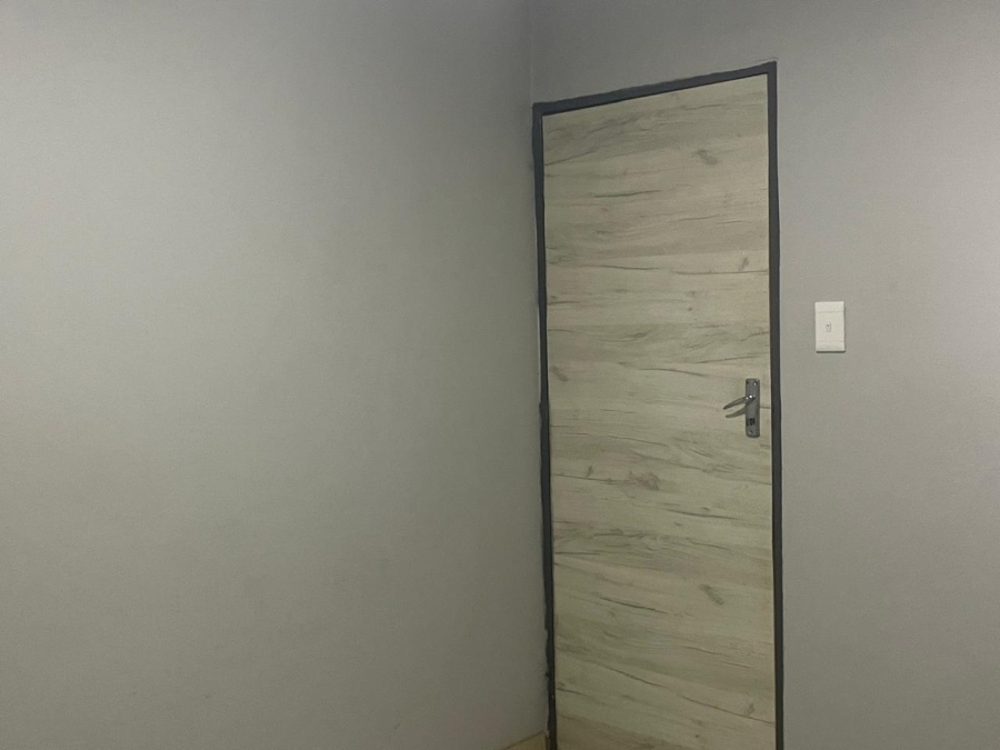 To Let 1 Bedroom Property for Rent in Delville Gauteng