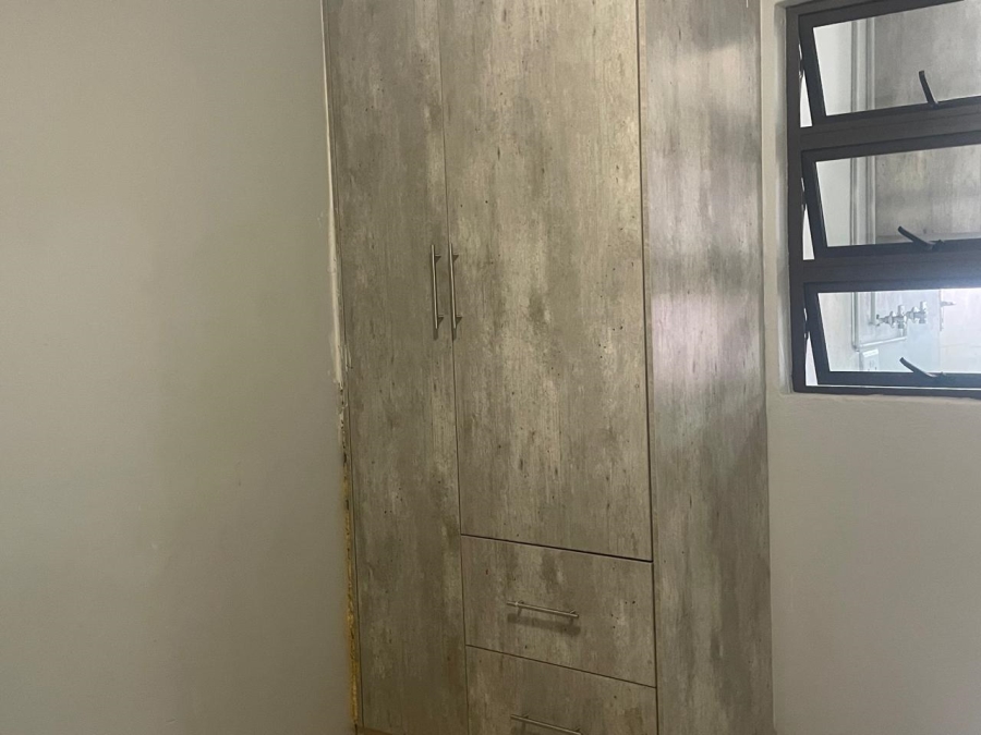 To Let 1 Bedroom Property for Rent in Delville Gauteng