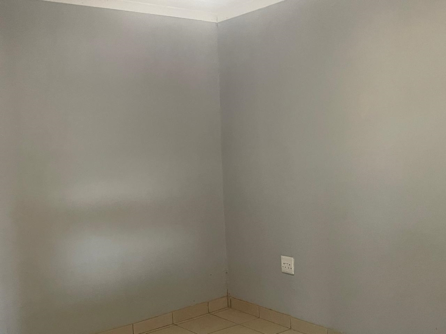 To Let 1 Bedroom Property for Rent in Delville Gauteng