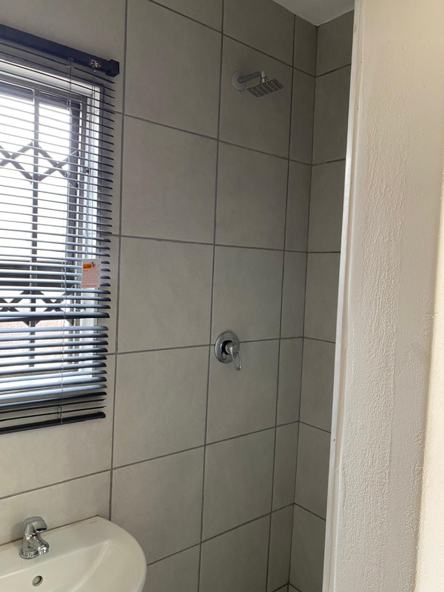 1 Bedroom Property for Sale in Birch Acres Gauteng