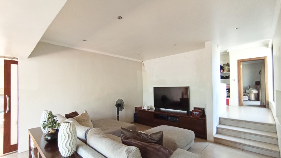 6 Bedroom Property for Sale in Morningside Gauteng