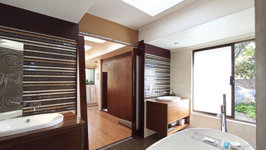 6 Bedroom Property for Sale in Morningside Gauteng