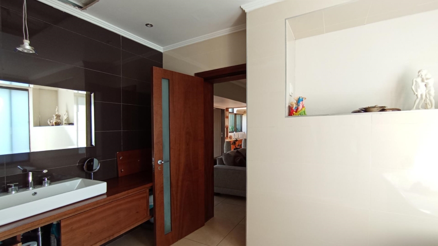 6 Bedroom Property for Sale in Morningside Gauteng