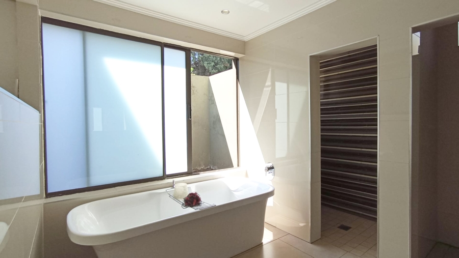 6 Bedroom Property for Sale in Morningside Gauteng