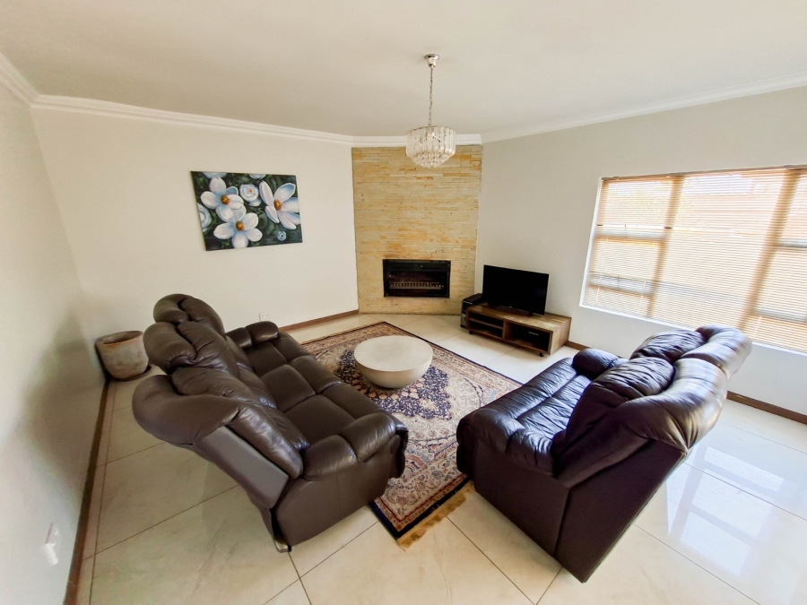 To Let 5 Bedroom Property for Rent in Eldo Ridge Estate Gauteng