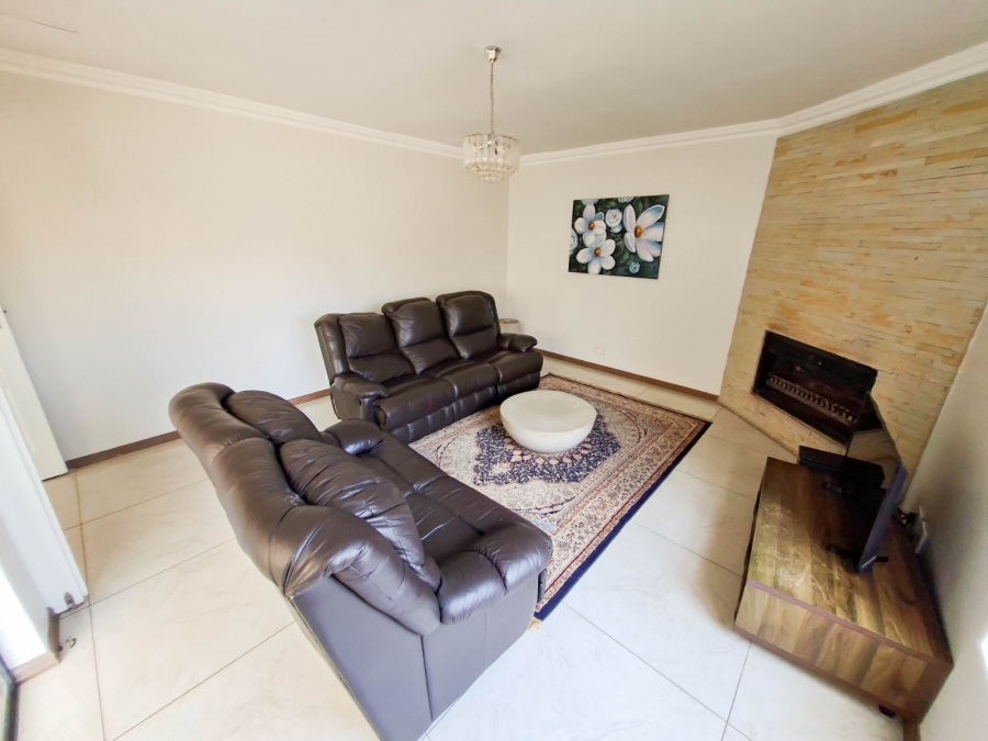 To Let 5 Bedroom Property for Rent in Eldo Ridge Estate Gauteng