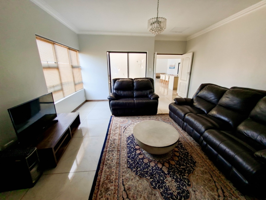 To Let 5 Bedroom Property for Rent in Eldo Ridge Estate Gauteng