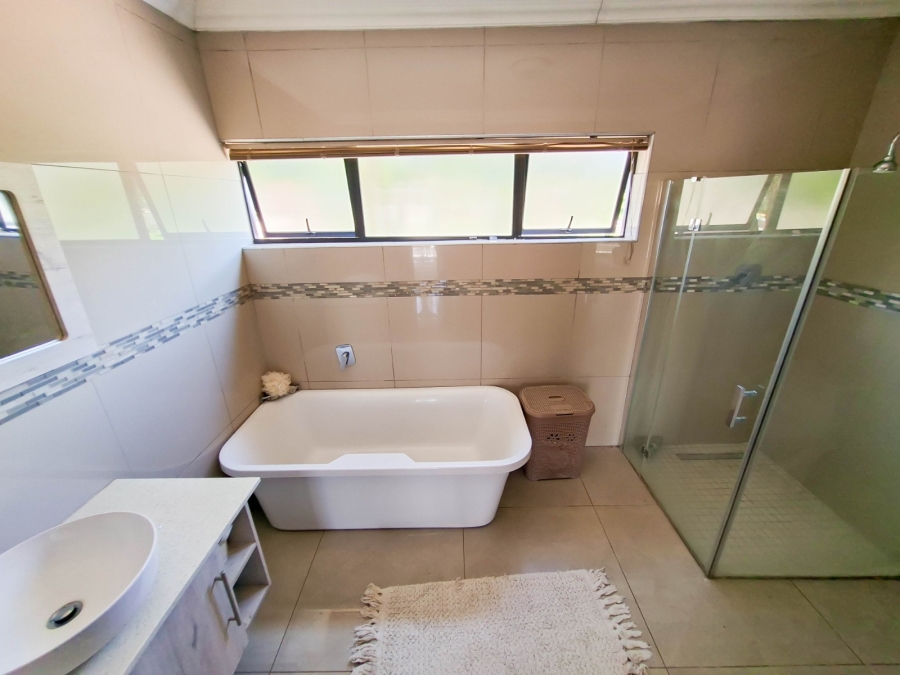 To Let 5 Bedroom Property for Rent in Eldo Ridge Estate Gauteng