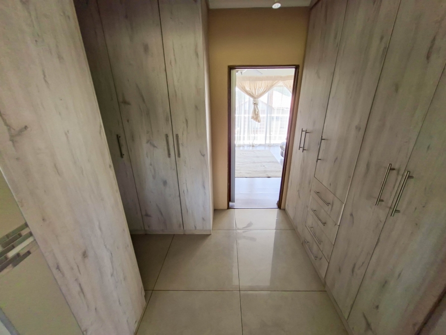 To Let 5 Bedroom Property for Rent in Eldo Ridge Estate Gauteng