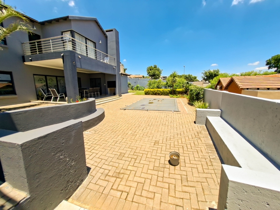 To Let 5 Bedroom Property for Rent in Eldo Ridge Estate Gauteng