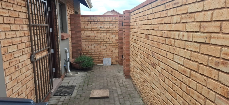 3 Bedroom Property for Sale in Brentwood Park AH Gauteng